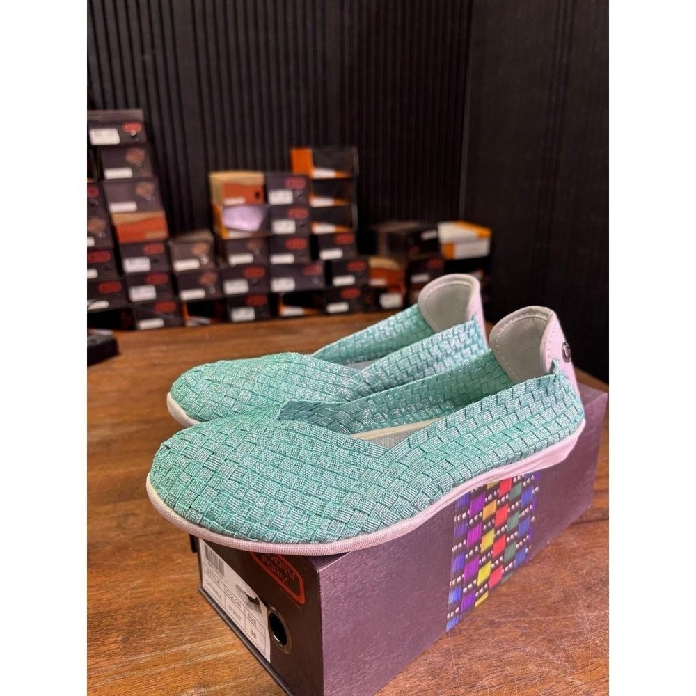 Bernie Mev Catwalk Mint Shimmer Woven Elastic Flats Size 38 US 7-7.5 NEW